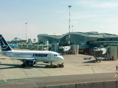 FRISSÍTVE: Bombariadó volt a bukaresti repülőtéren