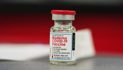 Február 1-jén elkezdődik az oltás a Moderna vakcinájával