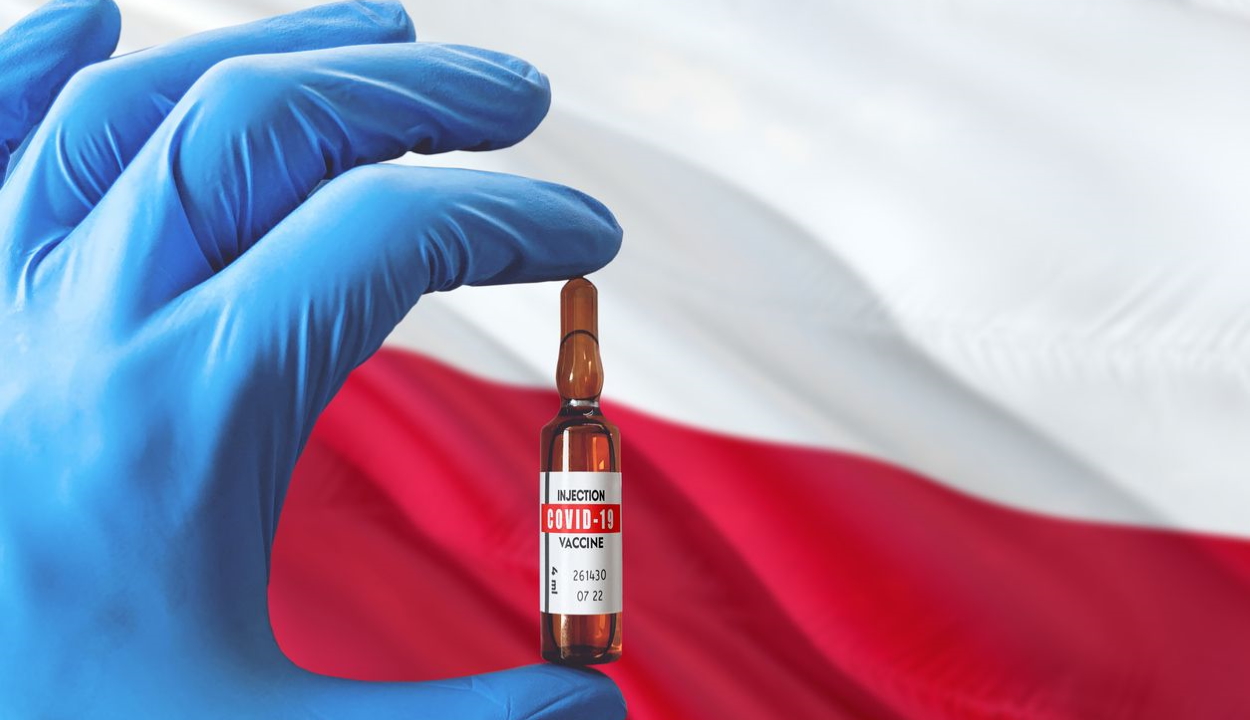 Botrányt keltett Lengyelországban egyes közszereplők soron kívüli beoltása