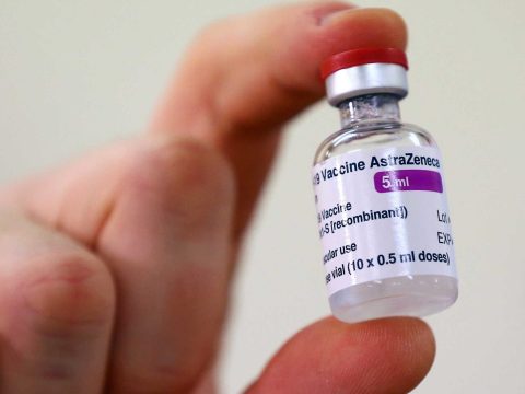 Közel 150 ezer adag AstraZeneca-vakcina érkezik csütörtökön Romániába