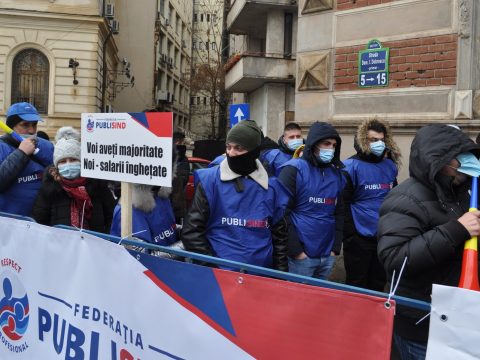 A bérek és pótlékok befagyasztása ellen tiltakoztak Bukarestben a szakszervezetek