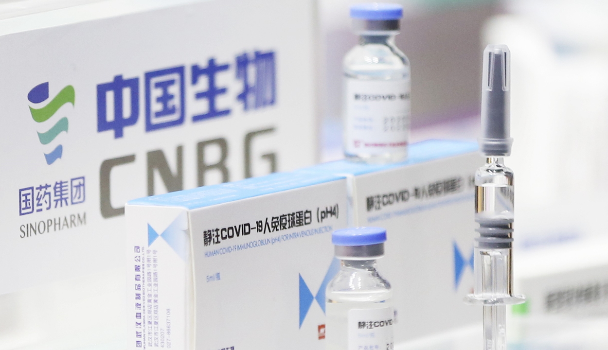 Kínai vakcinától várja a járvány gyors legyőzését a magyar kormány