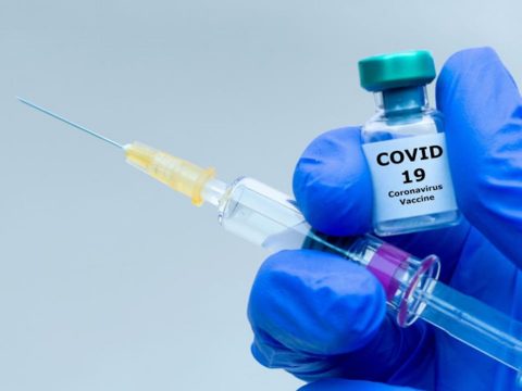 Elhunyt beoltása napján egy 73 éves nő, de nem a vakcina miatt