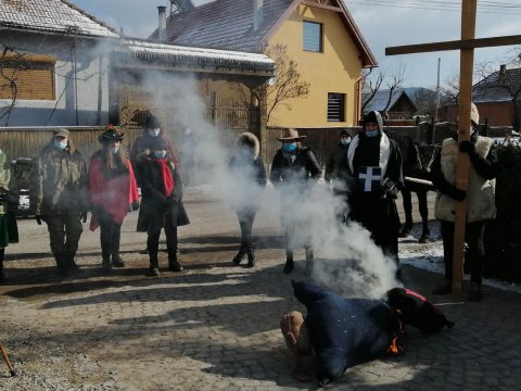 Farsang Esztelneken