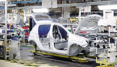 Ideiglenesen felfüggesztette a járműgyártást a Dacia romániai üzeme