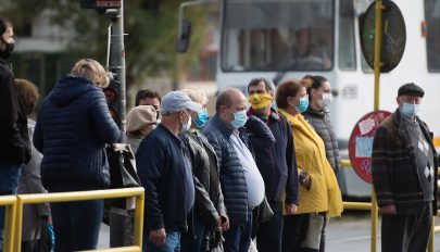 Meghosszabbították a veszélyhelyzetet, szigorodnak a maszkviselési szabályok