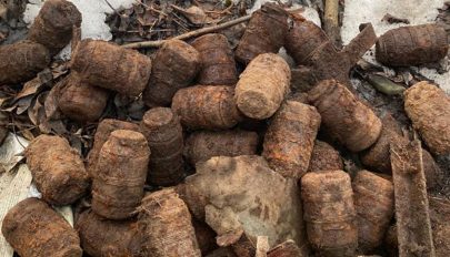 Közel félszáz, első világháborús kézigránátot találtak Szentegyházán