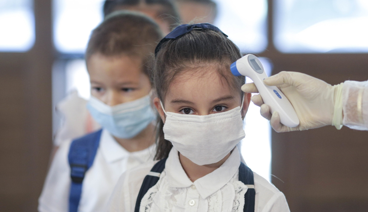 Egy hét alatt megduplázódott a koronavírussal fertőzött iskolások száma