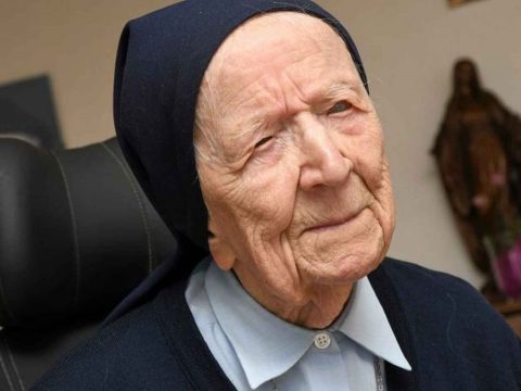 Felépült a koronavírusból Európa legidősebb embere, egy 116 éves apáca