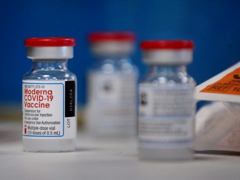 Országszerte megkezdték az oltást a Moderna vakcinával
