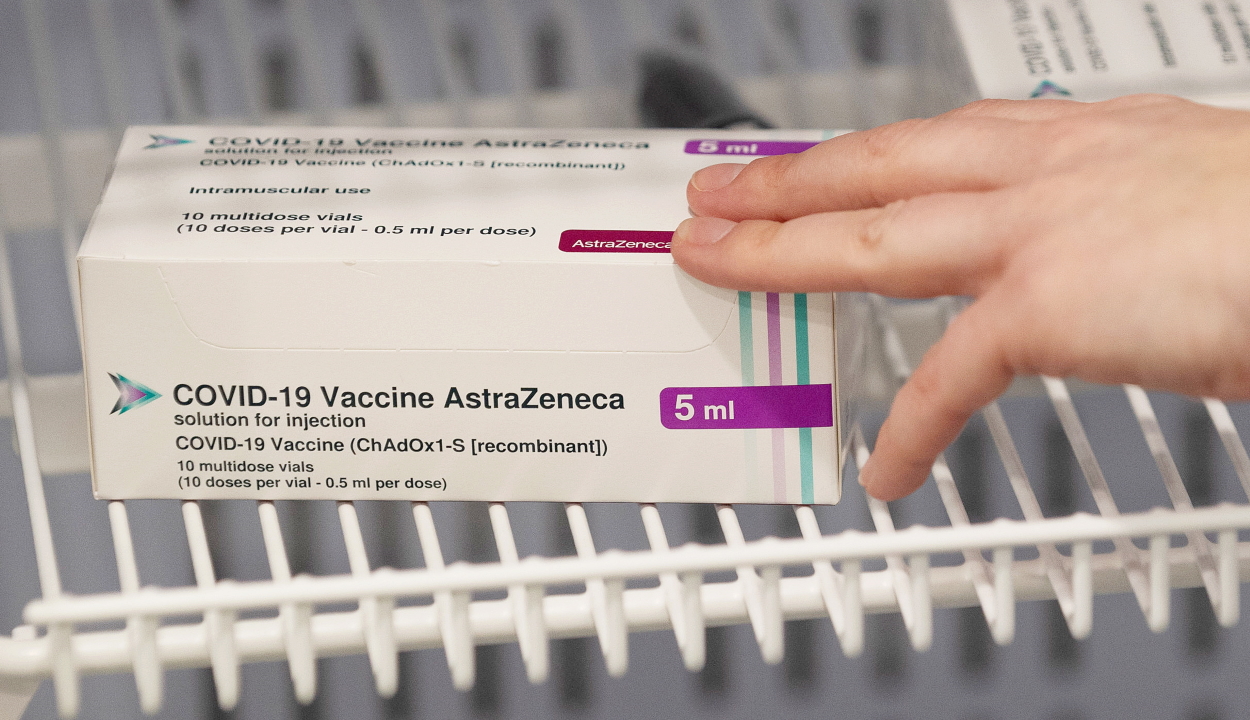 Csütörtökön megérkezik az AstraZeneca vakcina második szállítmánya Romániába