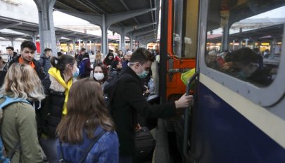 FRISSÍTVE: Ellentmond egymásnak Barna és Orban az egyetemisták ingyenes vonatjegyei kapcsán