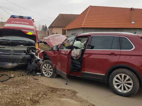 Bevetésre igyekvő rohammentő balesetezett Kökösnél