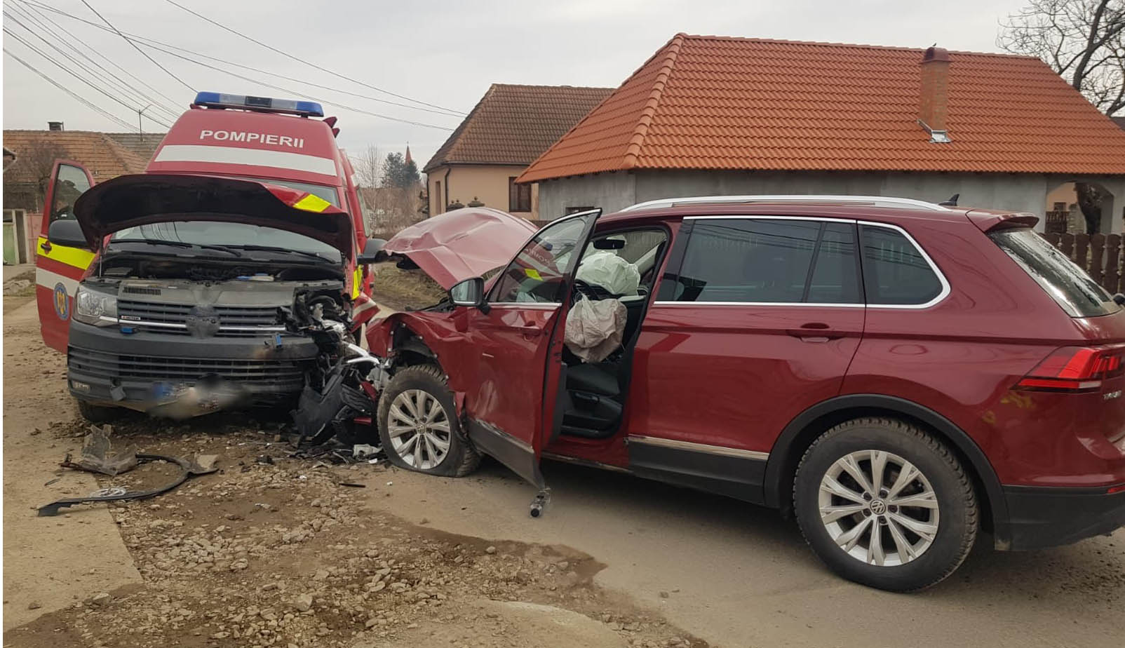 Bevetésre igyekvő rohammentő balesetezett Kökösnél