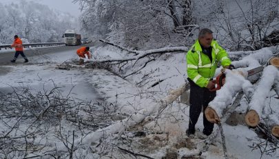 FRISSÍTVE: Havazás miatt akadozik a forgalom