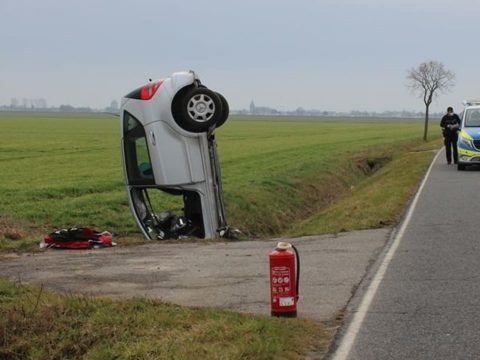 Bizarr balesetet szenvedett egy 81 éves német sofőr