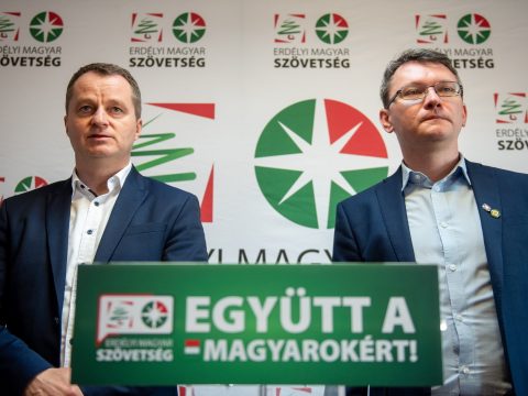 Az EMSZ tervezetet dolgoz ki a zászlótörvény és a közigazgatási törvény módosítására