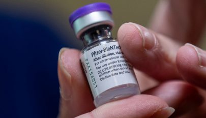 Az EMA megkezdte a Pfizer-vakcina használatának vizsgálatát a 12-15 éves korosztálynál