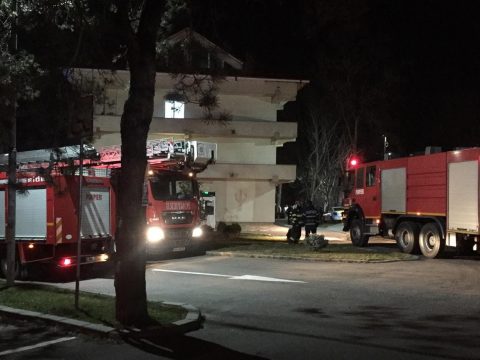 Tűz volt a craiovai pszichiátriai kórházban: három orvos kiugrott az ablakon