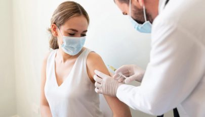 Az első 46 ezer várólistás személy már kapott időpontot az oltás beadására