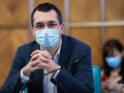 Voiculescu: 167 gyermeket kezelnek kórházban koronavírus-fertőzéssel