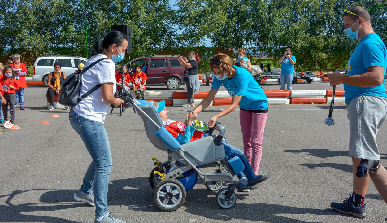 Tavaly szükség volt a civilek segítségére