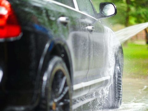 Felmérés: a járművezetők fele akkor mossa meg autóját, amikor már nagyon koszos
