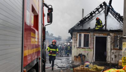 FRISSÍTVE: Ismét tűz ütött ki a csíksomlyói romatelepen