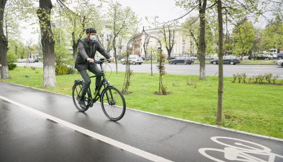 Zöld péntek: kerékpárral ment munkába Klaus Iohannis