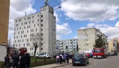 A rendőrök hoztak le egy férfit a Sing Sing tetejéről