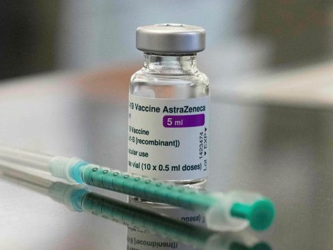 Az AstraZenecával beoltottak kaphatnak mRNS alapú vakcinát is második dózisként