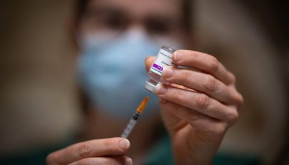 EMA-tisztségviselő: van összefüggés az AstraZeneca vakcinája és a vérrögképződéses között