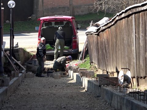 Gőzerővel dolgoznak a Perkőn