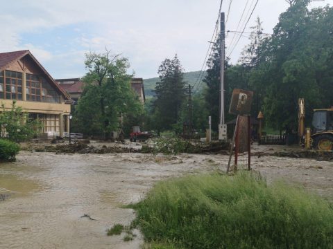 Harminc gazdaságot öntöttel el a víz Málnásfürdőn