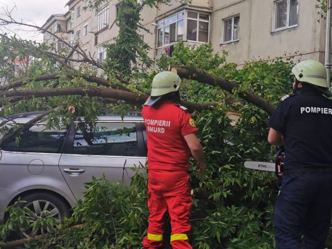 Tizennégy megyében volt szükség a tűzoltók közbelépésére a rossz idő miatt