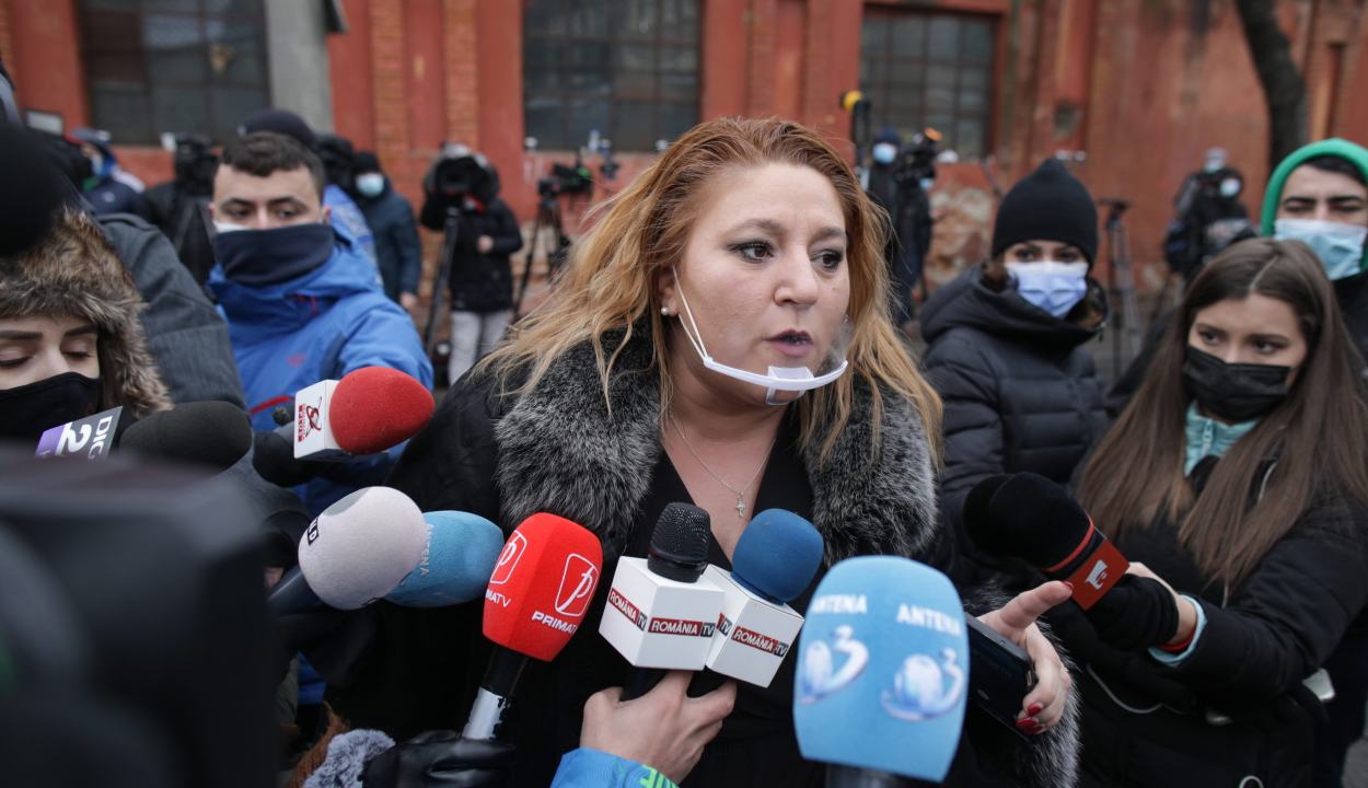 Elutasították Diana Şoşoacă óvását, amelyet a rá kirótt fegyelmi büntetés ellen nyújtott be