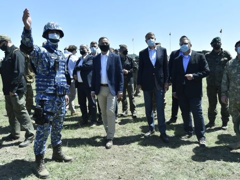 Védelmi feladatok ellátásra készülnek a román és lengyel katonák a NATO keleti szárnyán