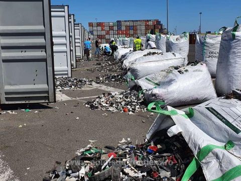 További 25 hulladékkal teli konténert foglaltak le a konstancai kikötőben