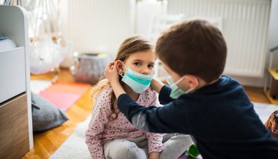 A beoltott szülők gyermekei nem mentesülnek a karantén kötelezettsége alól