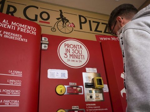 Rómában üzembe helyezték az első pizzaautomatát
