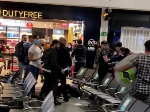Több mint egy tucatnyi román verekedett össze egy londoni reptéren