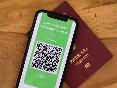 Júliustól bevezetik a digitális Covid-igazolványt – ezek a legfontosabb tudnivalók