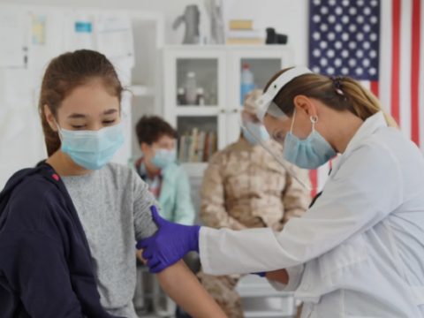 Azonnal megkezdhetik a 12-15 évesek oltását Pfizer-vakcinával az Egyesült Államokban