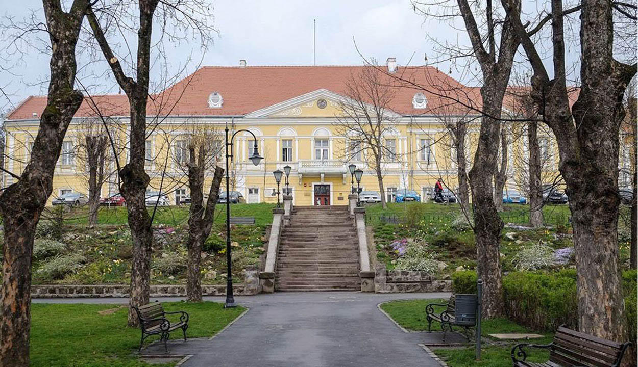 Látogatható a megyei könyvtár