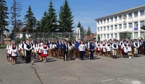 Kovásznán négy osztály 81 diákja intett búcsút az iskolájának Fotó: Bokor Gábor