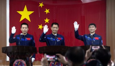 Történelmi küldetésre indult három kínai űrhajós