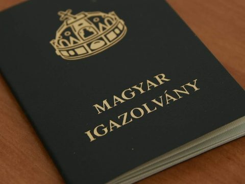 Már magyar igazolvánnyal is lehet regisztrálni oltásra Magyarországon
