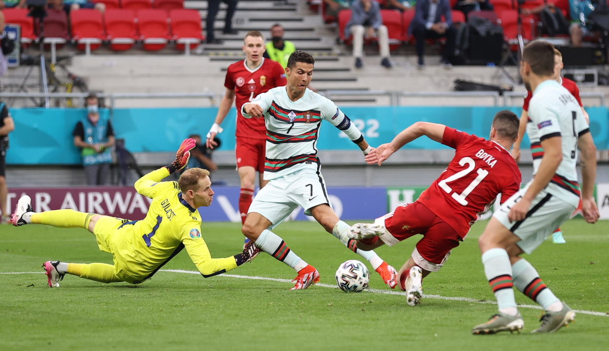EURO 2020: háromgólos vereséget szenvedett a magyar válogatott a címvédőtől