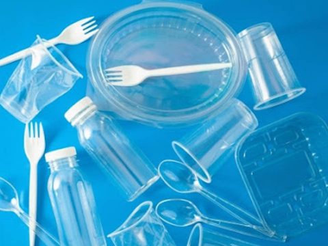 Románia elkésett a műanyagtilalommal