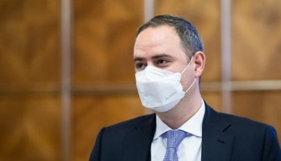 Meneszti a kormányfő Alexandru Nazare pénzügyminisztert